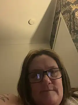 Snapshot of Busty-GilfQuinn chatting on 03.01.26 Busty-GilfQuinn online show from 03.01.26