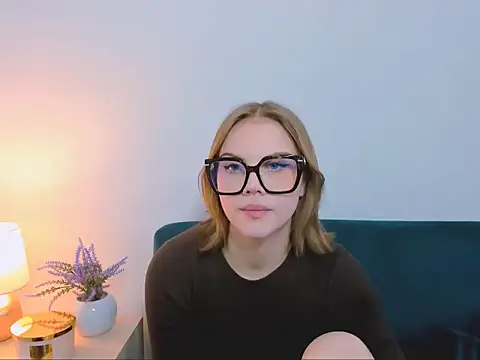 StormiSmooth online show from 04.21.26