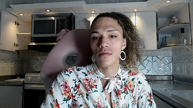 Snapshot of CrisOzzz chatting on 03.05.26 CrisOzzz online show from 03.05.26