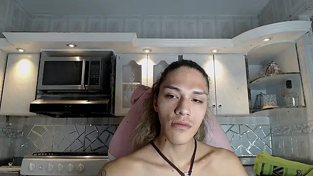 Snapshot of CrisOzzz chatting on 03.10.26 CrisOzzz online show from 03.10.26