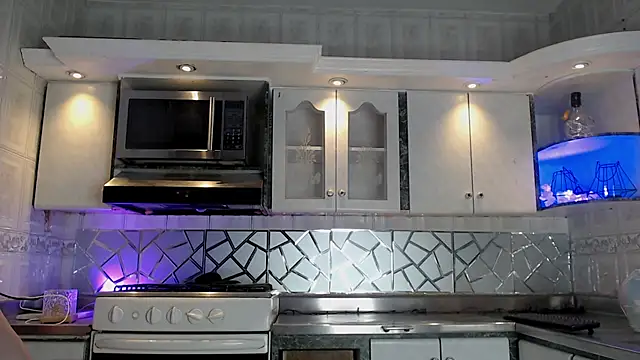 Snapshot of CrisOzzz chatting on 03.17.26 CrisOzzz online show from 03.17.26