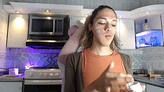 Snapshot of CrisOzzz chatting on 03.18.26 CrisOzzz online show from 03.18.26