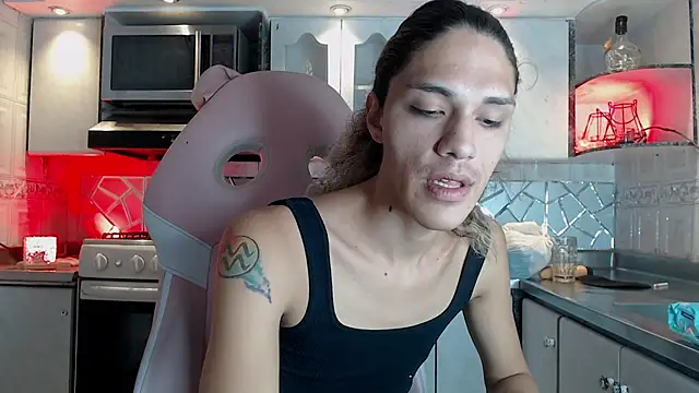 Snapshot of CrisOzzz chatting on 03.24.26 CrisOzzz online show from 03.24.26