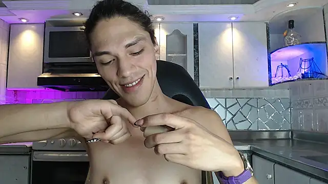 Snapshot of CrisOzzz chatting on 04.05.26 CrisOzzz online show from 04.05.26