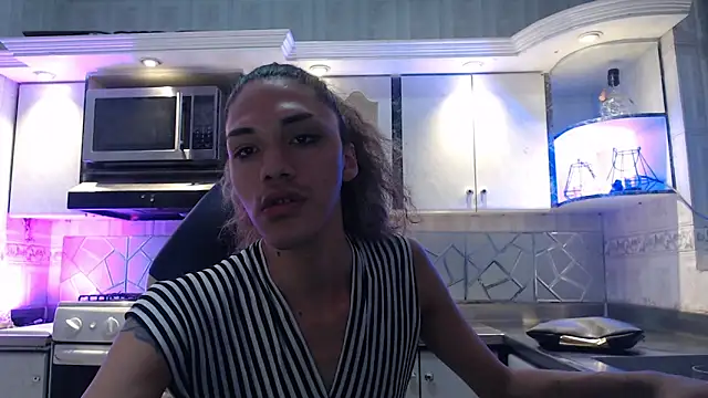 Snapshot of CrisOzzz chatting on 04.10.26 CrisOzzz online show from 04.10.26