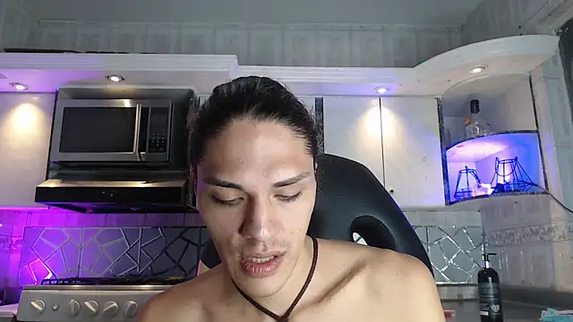 Snapshot of CrisOzzz chatting on 04.11.26 CrisOzzz online show from 04.11.26