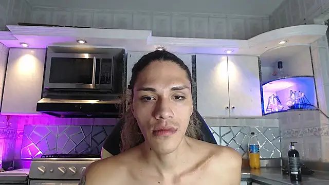 Snapshot of CrisOzzz chatting on 04.12.26 CrisOzzz online show from 04.12.26