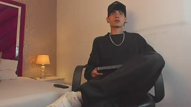 Dominic Foxx online show from 02.24.26