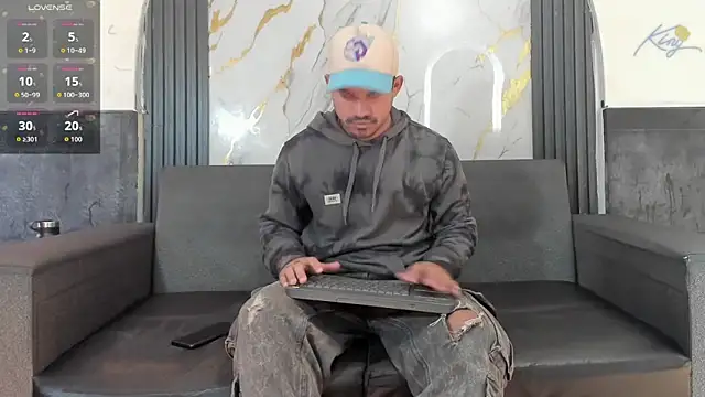 Snapshot of Latins_on_fire chatting on 05.20.26 Latins on fire online show from 05.20.26