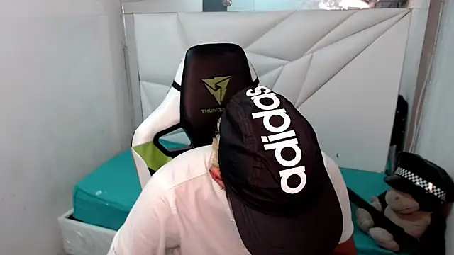 Snapshot of Street_poemm_ chatting on 03.01.26 Street poemm online show from 03.01.26