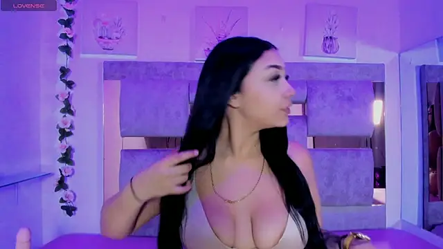 Iris Black online show from 03.12.26