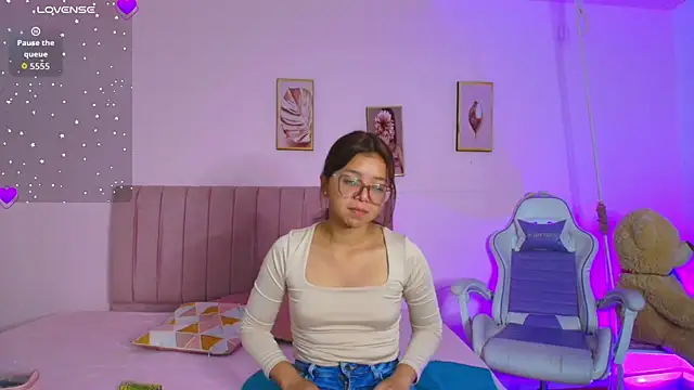 Snapshot of Zoow_bluussh chatting on 02.24.26 Zoow bluussh online show from 02.24.26