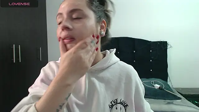 Ana  arms online show from 02.25.26