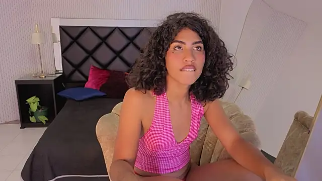 Snapshot of soffiene chatting on 02.27.26 soffiene online show from 02.27.26