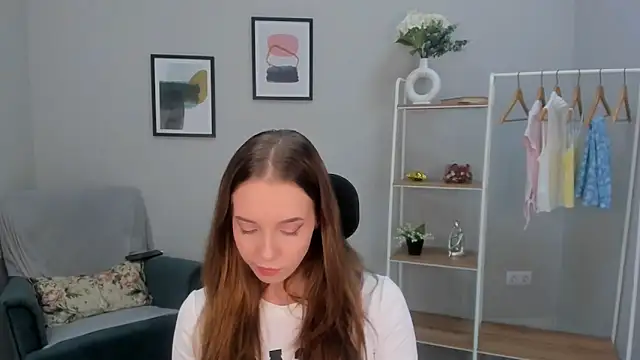 Nina Crown online show from 03.23.26