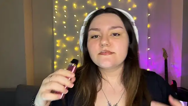 Snapshot of RiotKitten1 chatting on 02.28.26 RiotKitten1 online show from 02.28.26