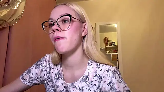 MiaCashe online show from 04.11.26