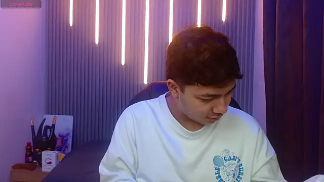 Julian Smith21 online show from 07.12.26