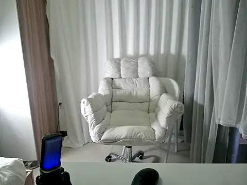 Snapshot of lilabeauty chatting on 04.24.26 lilabeauty online show from 04.24.26