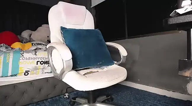 dirty 27cms online show from 03.07.25