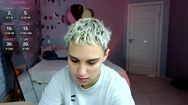 LuxuryLoverss online show from 04.11.26