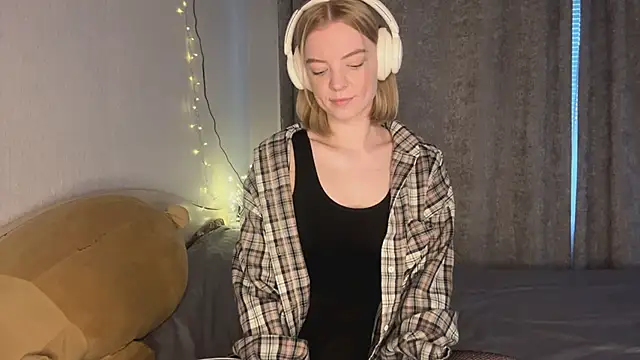 Snapshot of Marry_Sornatiko chatting on 03.19.26 Marry Sornatiko online show from 03.19.26