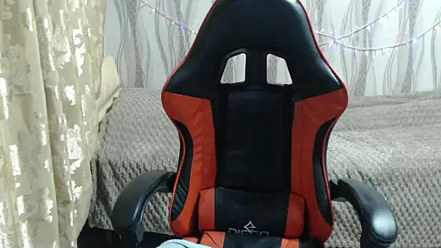 Snapshot of Golden_Muse chatting on 02.25.26 Golden Muse online show from 02.25.26