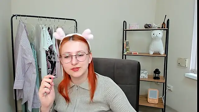 Snapshot of LauraaYoung chatting on 02.27.26 LauraaYoung online show from 02.27.26