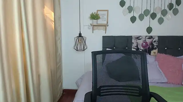 Emma hassani online show from 04.04.26