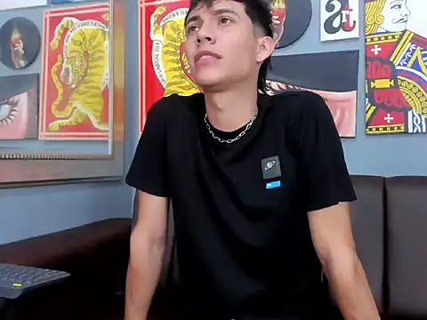 Snapshot of AronTawers chatting on 03.04.26 AronTawers online show from 03.04.26