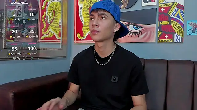 Snapshot of AronTawers chatting on 03.23.26 AronTawers online show from 03.23.26