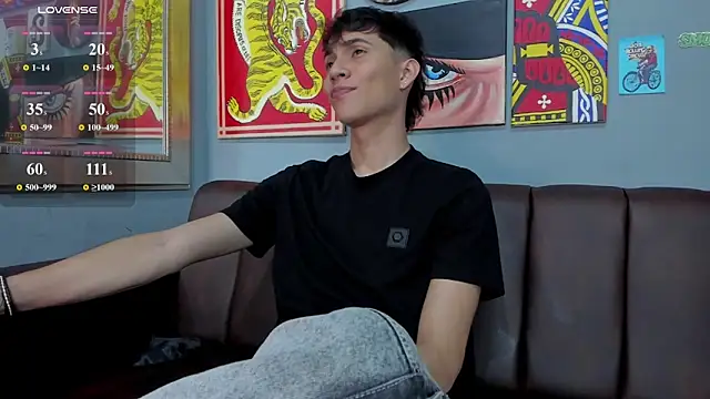 Snapshot of AronTawers chatting on 03.26.26 AronTawers online show from 03.26.26