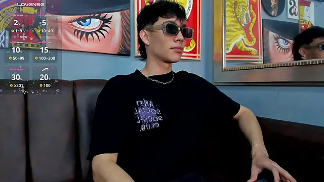 Snapshot of AronTawers chatting on 03.29.26 AronTawers online show from 03.29.26