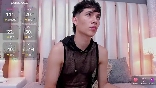 Snapshot of AronTawers chatting on 04.12.26 AronTawers online show from 04.12.26