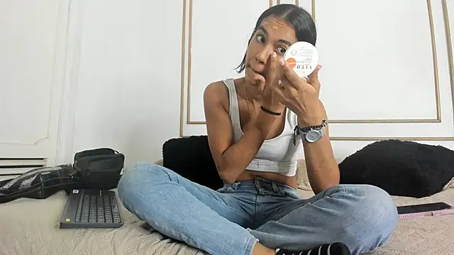 Snapshot of emily_gaviria1 chatting on 05.29.26 emily gaviria1 online show from 05.29.26