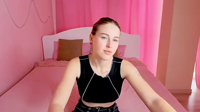 Snapshot of Violettta_doll chatting on 03.02.26 Violettta doll online show from 03.02.26