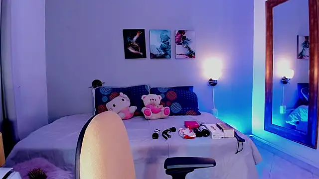 KimTaylorW online show from 07.08.26