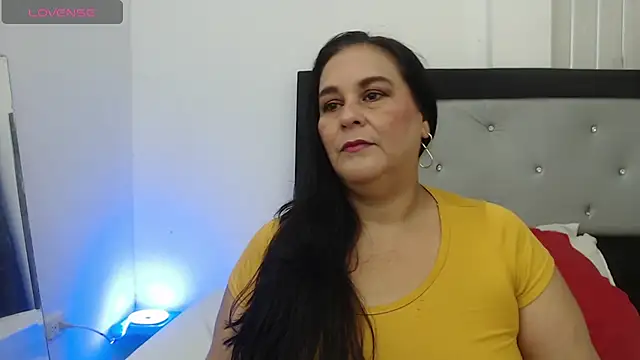 Snapshot of Sharlot_curvy chatting on 04.26.26 Sharlot curvy online show from 04.26.26