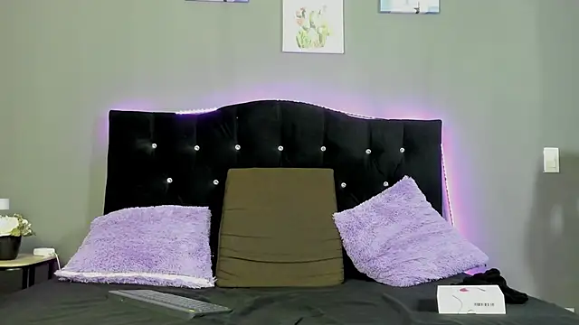 Eros Lux online show from 04.08.26