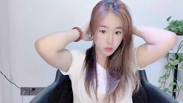 Snapshot of Baixi-01 chatting on 05.17.26 Baixi-01 online show from 05.17.26