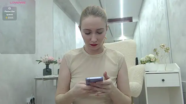 Snapshot of EmberLuna_ chatting on 04.03.26 EmberLuna online show from 04.03.26