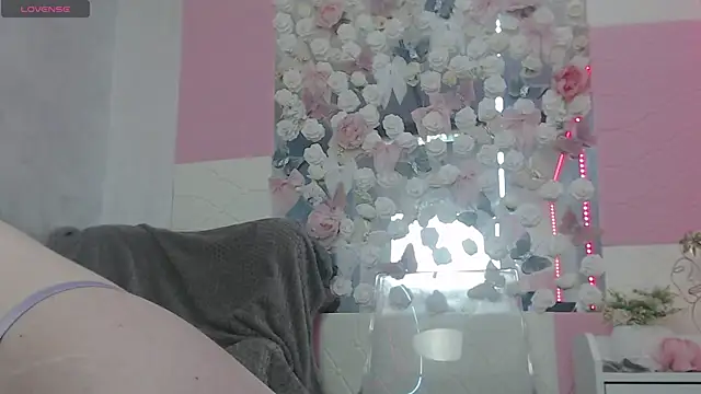 EmberLuna  online show from 06.26.26
