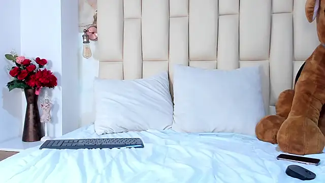 Snapshot of shelseanova chatting on 03.02.26 shelseanova online show from 03.02.26