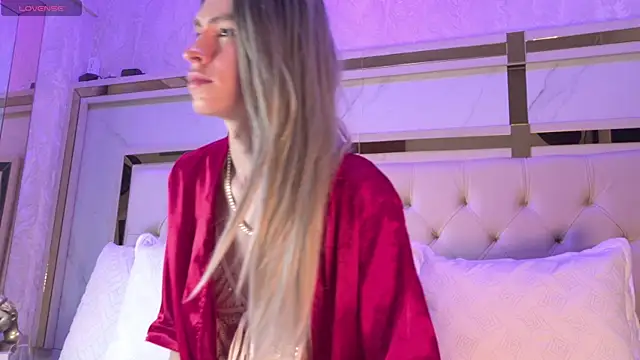 Snapshot of kamilla_rossi chatting on 04.15.26 kamilla rossi online show from 04.15.26