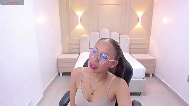 LESLYSIMPSON online show from 03.19.26