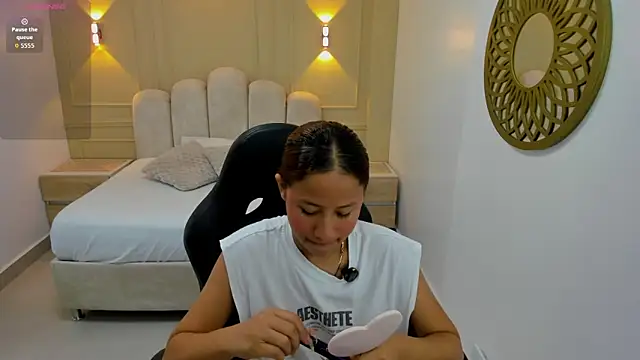 LESLYSIMPSON online show from 06.19.26