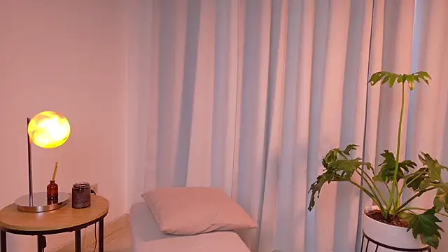Mia Benett  online show from 07.04.26
