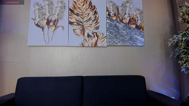 ValentinaaMilan online show from 04.21.26