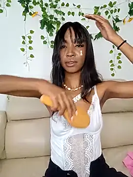 TinnaPeyton online show from 04.08.26