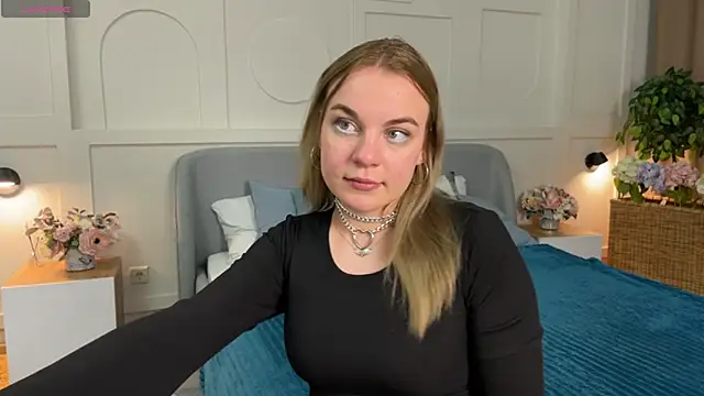 Snapshot of Glow_Margo chatting on 03.02.26 Glow Margo online show from 03.02.26